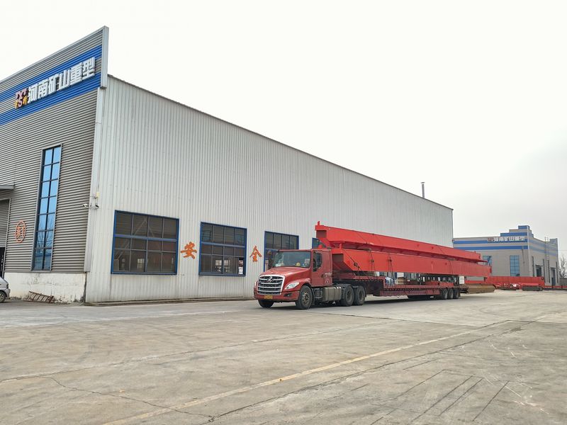 兩臺(tái)10噸 跨度28.4米電動(dòng)葫蘆橋式起重機(jī)，發(fā)往山東威海