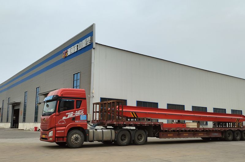 電動(dòng)單梁起重機(jī)3臺(tái) LD5t—16.8m LD3t—16.5m /2臺(tái) 制作完成，發(fā)往江西南昌交付客戶使用。