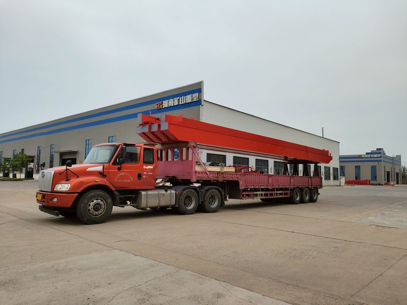 電動(dòng)葫蘆橋式起重機(jī) 3臺(tái) LH5t-17m 制作完成，發(fā)往河南漯河交付客戶使用。