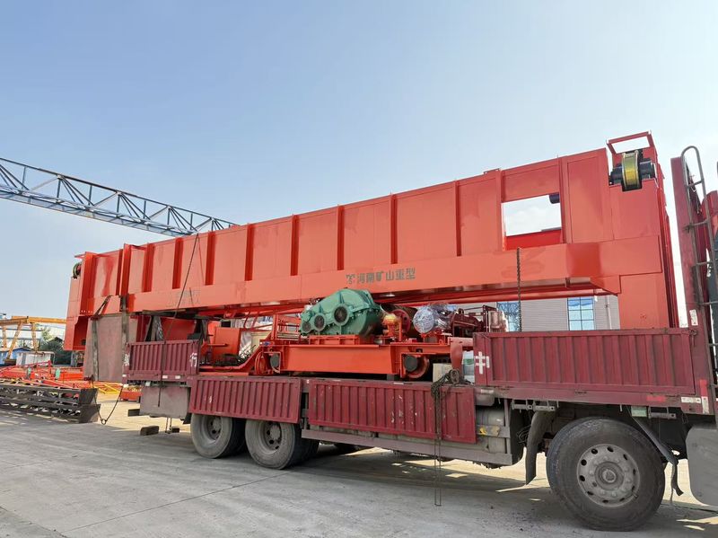 通用橋式起重機 QD20/5-12.5m 制作完成  裝車發(fā)出